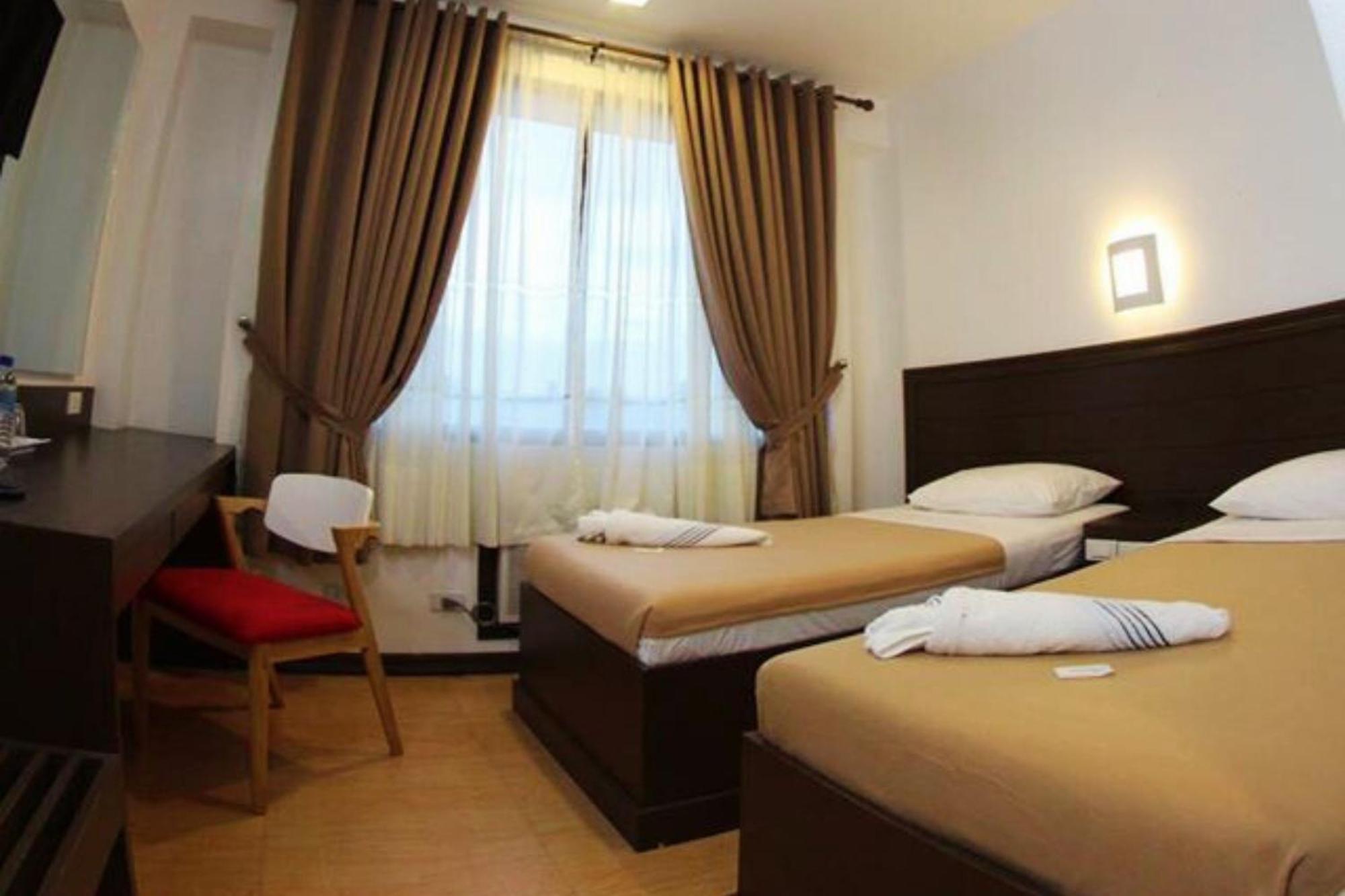 Pearli View Hotel Iloilo Powered By Cocotel Chambre photo