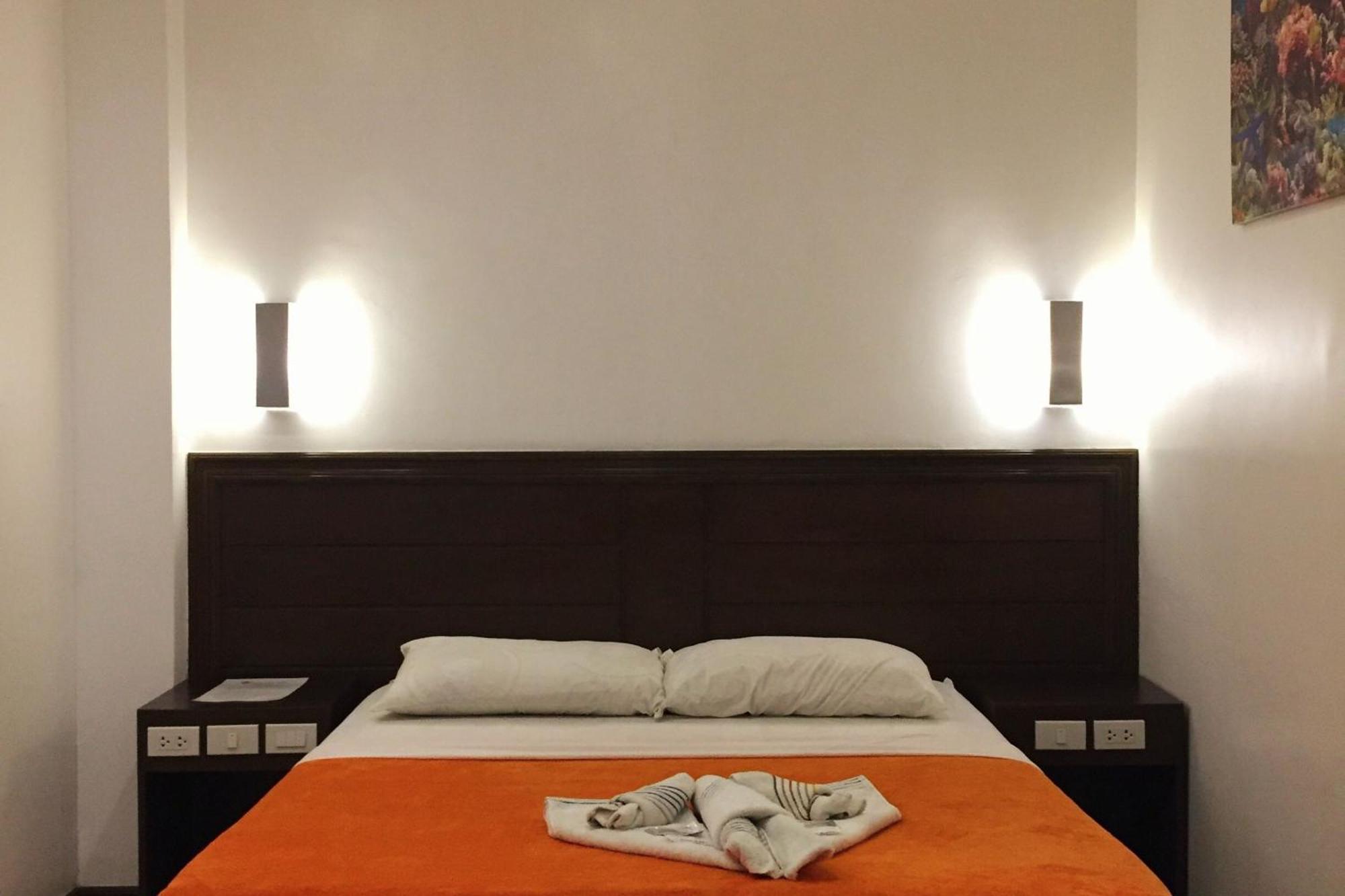 Pearli View Hotel Iloilo Powered By Cocotel Chambre photo