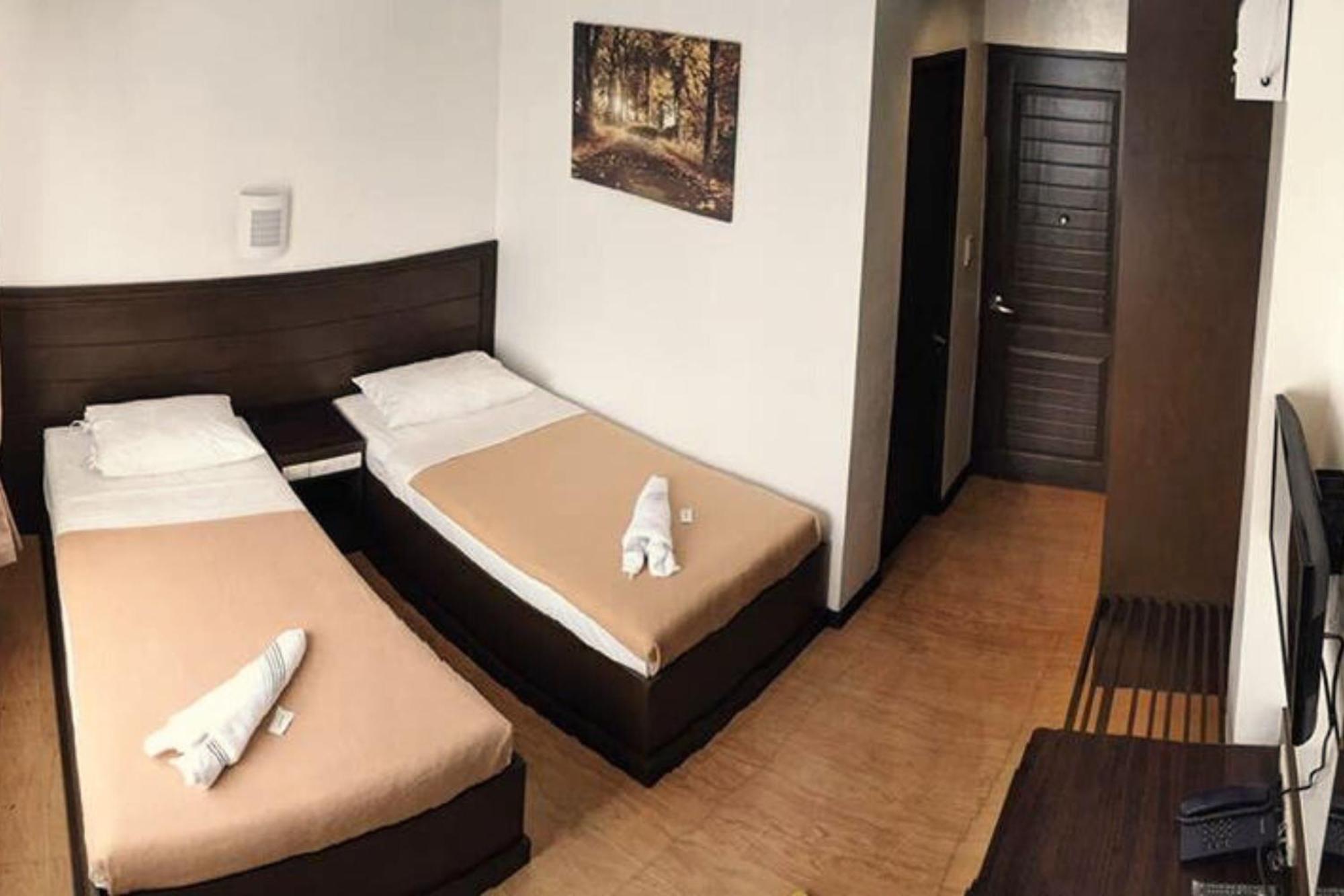Pearli View Hotel Iloilo Powered By Cocotel Chambre photo