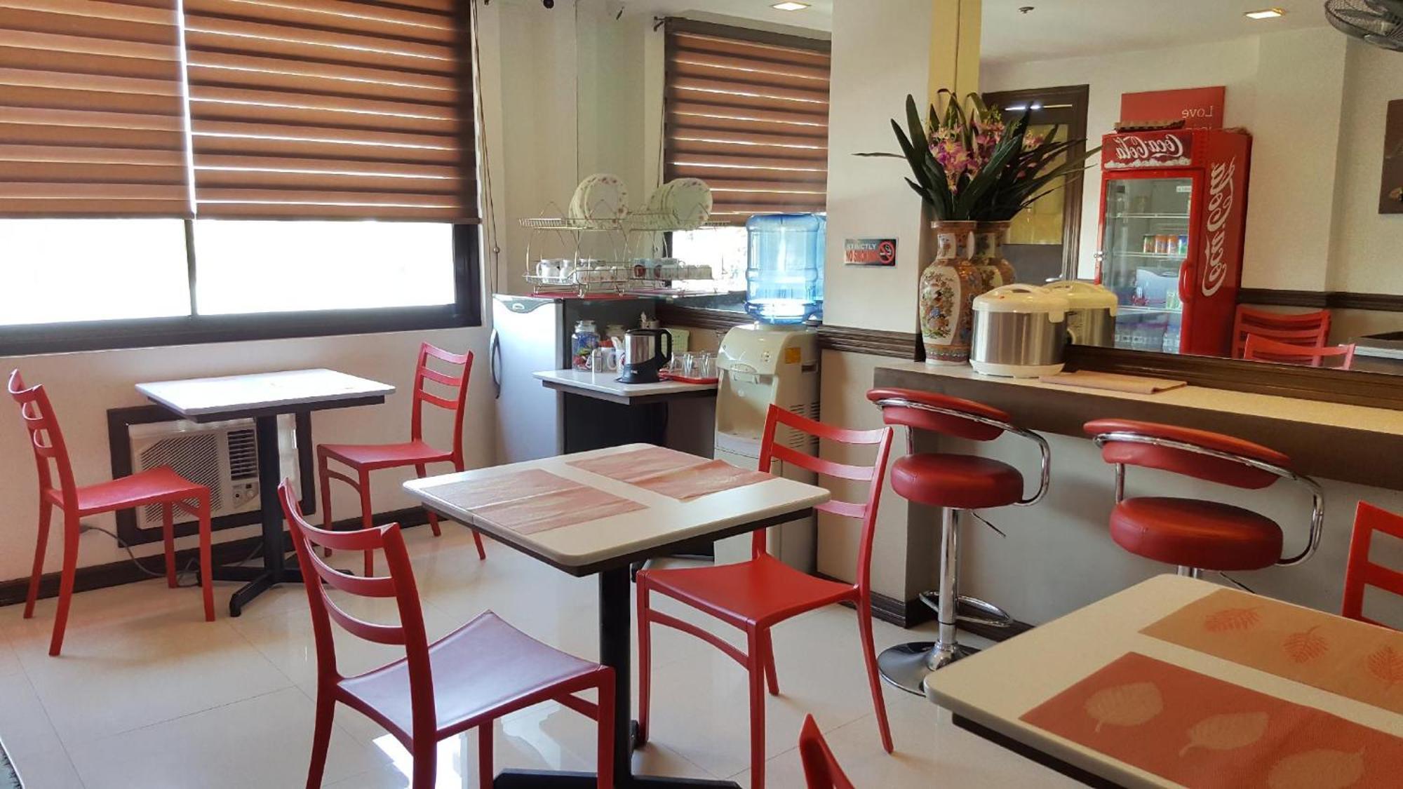 Pearli View Hotel Iloilo Powered By Cocotel Extérieur photo